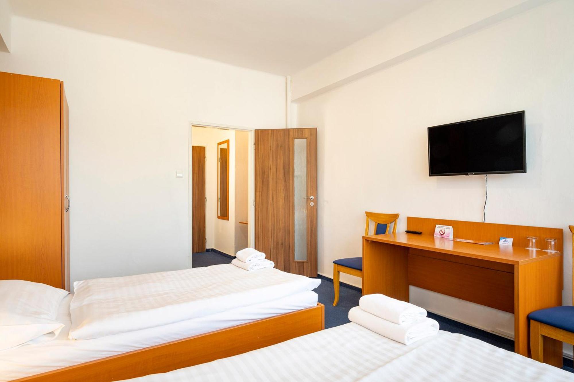 Hotel Veronika ออสตราวา ภายนอก รูปภาพ