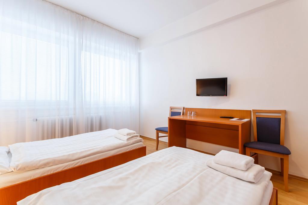 Hotel Veronika ออสตราวา ภายนอก รูปภาพ