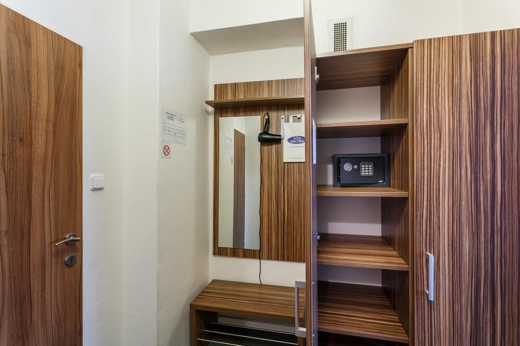 Hotel Veronika ออสตราวา ภายนอก รูปภาพ